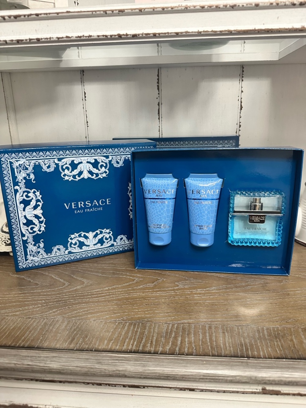 Versace Man Eau Fraiche 3 Pc Gift Set EDT 1.7oz Shower Gel Balm New